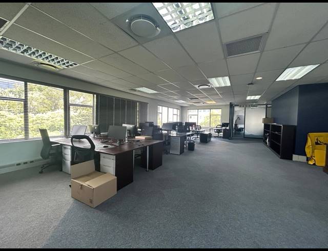 651M² OFFICE TO LET IN NEWLANDS